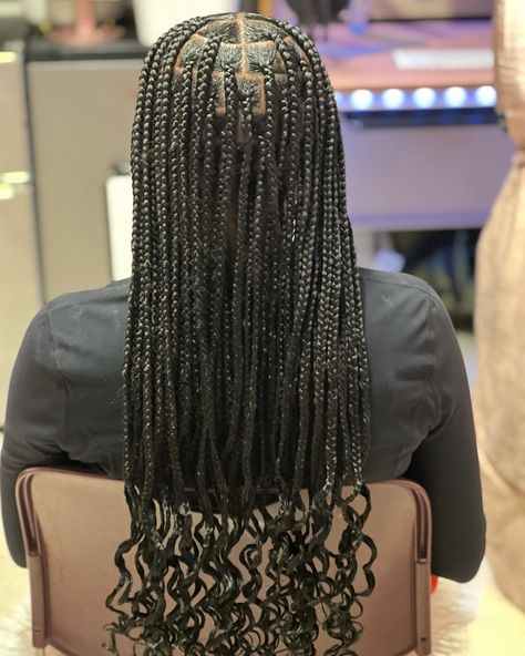 Medium knotless braids with curled ends for my returning client! Clean parts and flawless results every time. November bookings are open – secure your spot now! ✨ #knotlessbraids #braids #protectivestyles #naturalhair #locs #hairstylist #LAhair #hamptonhair #DMVhair #hamptonuniversity #hbcuhairstylist #hbcuhair #hamptonU #blackhairstylist #collegehairstylist #campushairstyles Knotless Braids With Curled Ends, Braids With Curled Ends, Medium Knotless Braids, Black Hair Stylist, Medium Knotless, College Hairstyles, Curled Ends, Hampton University, Knotless Braids