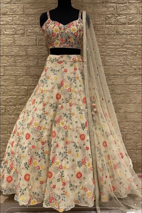 Lehnga Kameez Designs, Floral Lehenga Aesthetic, Lehnga Made From Saree, Lehngas For Wedding, Gown Look Indian, Modern Lengha Designs, Ghagra Patterns, Latest Trendy Lehenga Designs, Traditional Dresses For Wedding