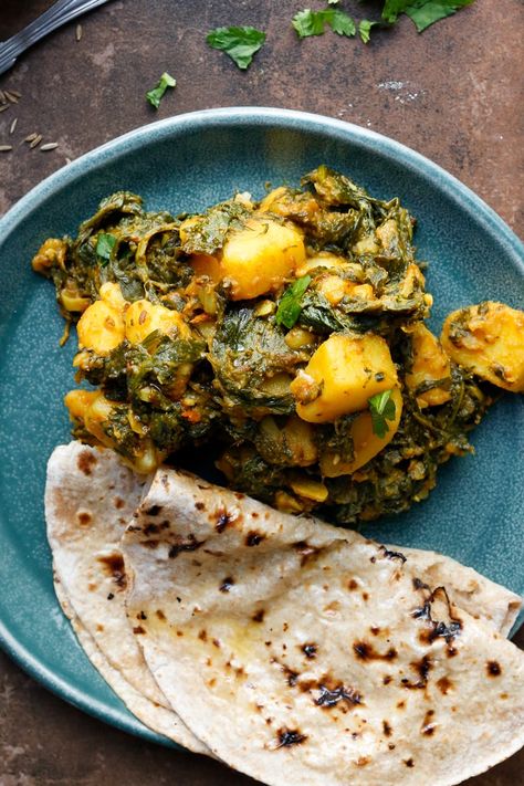 Aloo Palak https://cookingwithparita.com/aloo-palak/ Palak Recipes Indian, Aloo Palak Recipe, Cook Fresh Spinach, Palak Paratha, Aloo Palak, Tandoori Roti, Vegan Indian Recipes, Indian Meal, Indian Rice Recipes