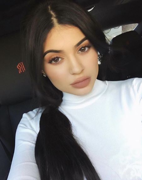 ❤❤❤ Lip Contouring Tutorial, Kylie Jenner King Kylie, Get Bigger Lips, Make Lips Bigger, Maquillaje Kylie Jenner, Contouring Tutorial, Bigger Lips, Kylie Jenner Icons, Kylie Jenner Photoshoot