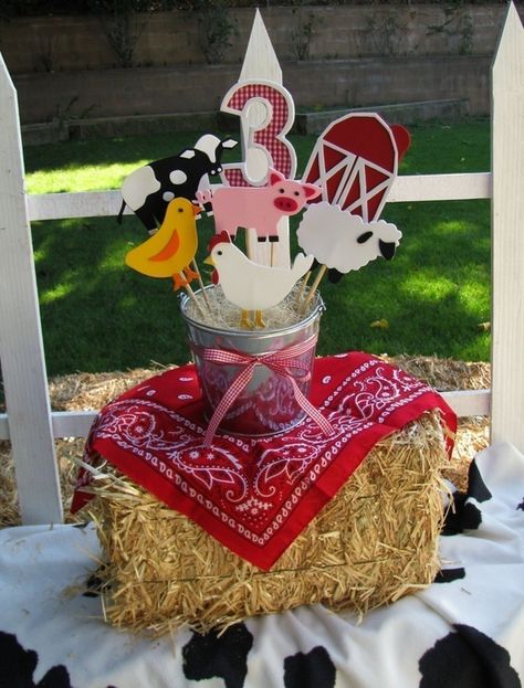 Barnyard Theme, Farm Themed Party, Barnyard Birthday Party, Farm Theme Birthday, Farm Animal Party, Farm Animals Birthday Party, Farm Themed Birthday Party, Barnyard Party, Barnyard Birthday