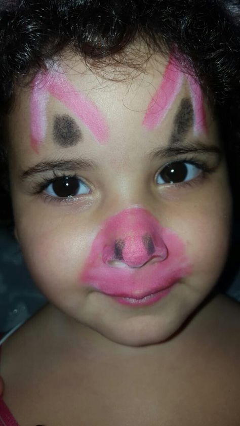 peppa pig face painting Pig Face Paint Easy, Peppa Pig Face Paint, Pig Makeup Halloween, Peppa Pig Makeup, Pig Face Paint, Bad Costumes, Pig Makeup, Piglet Halloween, Web Face