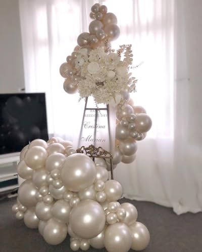 Pearl Balloon Decor, Wedding Balloons Ideas, All White Birthday Party Ideas, Diamond Party Decorations, Platinum Decorations, Wedding Anniversary Decorations At Home, Pearl Themed Wedding, Engagement Party Balloons, Prom Masquerade