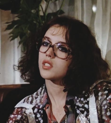 Isabelle Adjani 70s, 60s Glasses, 70s Glasses, 90s Glasses, 80s Glasses, Glasses Inspiration, Funky Glasses, Brown Glasses, Isabelle Adjani