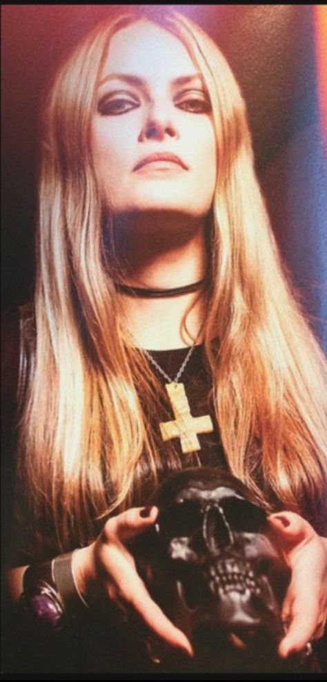 Liz Buckingham of Electric Wizard Liz Buckingham Electric Wizard, Electric Wizard Wallpaper, Liz Buckingham, Electric Wizard, Biker Photos, Black Mass, Bon Scott, Doom Metal, Women In Music