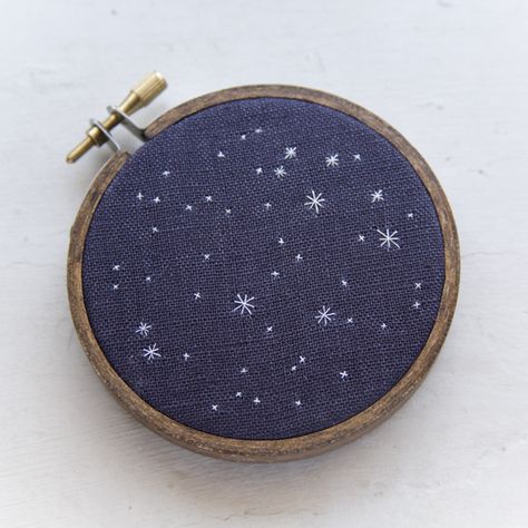 embroidered constellations from miniature rhino (on flickr) Embroidery Stars Simple, Embroidered Constellations, Star Embroidery Pattern, Night Sky Embroidery, Sky Embroidery, Diy Embroidery Shirt, Stars Embroidery, Learning To Embroider, Embroidered Stars