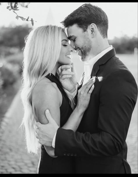 Engagement Poses With Dogs, Engagement Photos Kissing, Black And White Couple Pics, Engagement Picture Hair, Black And White Engagement Photos Classy, Engagement Photos With Props, Engagement Photo Inspiration Romantic, Fancy Engagement Photos, Glam Engagement Photos