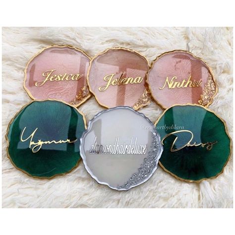 Uv Resin Crafts, Personalised Coasters, Resin Art Supplies, Desain Pantry, Diy Resin Projects, Resin Art Painting, Resin Jewelry Diy, 카드 디자인, Resin Ideas