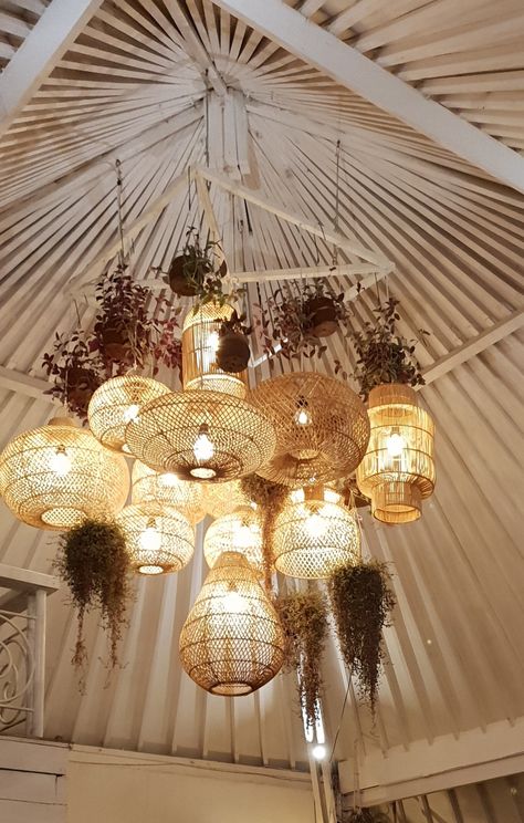 Rattan Chandelier Wedding, Balinese Lighting, Tropical Chandelier, Cafe Chandelier, Greek And Roman Architecture, Frontyard Landscape, Reception Ceiling, Gardening Drawing, Gardening Wallpaper