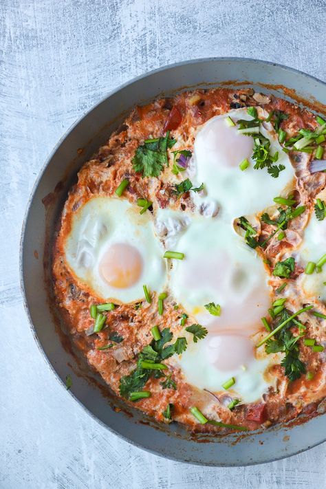 Tuna Shakshuka (Keto, Low Carb) - Unconventional Cooks Recipe With Tuna, Thai Dipping Sauce, Healhty Meals, Shakshuka Recipe, Shakshuka Recipes, Atkins Recipes, Poached Chicken, Light Dinner, Yummy Eats