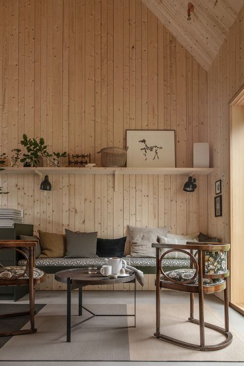 Nordic Wood Interior, Finnish Cabin Interior, Norwegian Home Design, English Country Cabin, Sweden Interior Design, Sweden House Interior, Scandinavian Interior Cabin, Cottage House Interior Design, Forest Cabin Interior