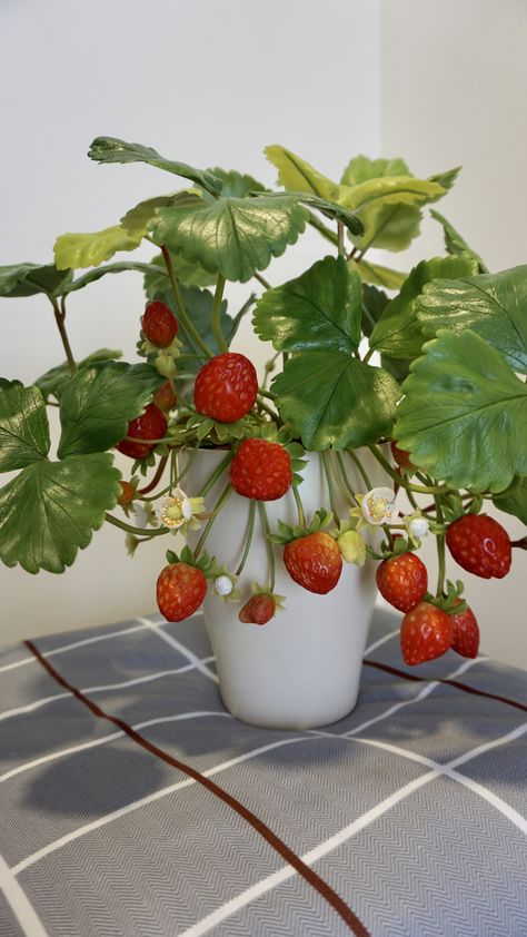 Strawberry Plant Aesthetic, Polymer Clay Strawberry, Clay Strawberry, Strawberry Bush, Strawberry Plant, Plants In Jars, Cold Porcelain Flowers, Strawberry Garden, Garden Vases