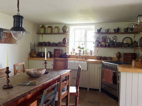 Swedish House Interior, Period Interiors, English Cottage Kitchens, Leather Armchair Modern, English Farmhouse, Swedish Cottage, Inglenook Fireplace, Antique House, English Kitchens