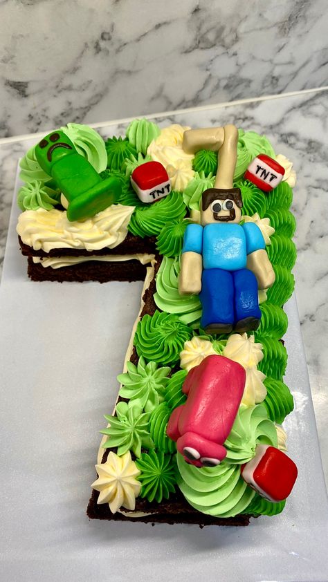 Minecraft cake Number 7 Minecraft Cake, Minecraft Pull Apart Cupcake Cake, Minecraft Number Cake, Decor Ideas Minecraft, Number 7 Cake, Birthday Party Minecraft, Birthday Decor Ideas, Diy Minecraft Birthday Party, Cake Minecraft