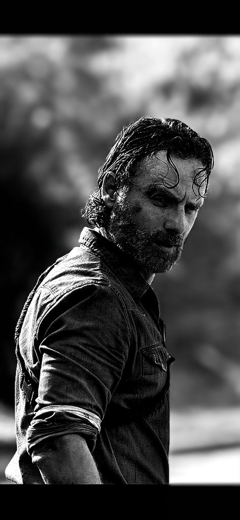 Rick Grimes Black And White, Rick Grimes Lockscreen, Rick Grimes Wallpaper Iphone, Rick Grimes Profile, Andrew Lincoln Wallpaper, Twd Lockscreen, Rick Grimes Wallpaper, Twd Wallpaper, Walking Dead Pictures