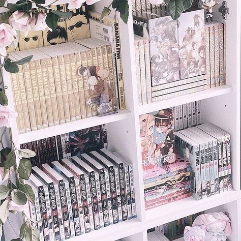 Manga Organization Ideas, Manga Bookshelf Ideas, Manga Collection Room Aesthetic, Manga Organization, Manga Bookshelf, Manga Shelving, Manga Shelves, Manga Shelf, Anime Bedroom Ideas