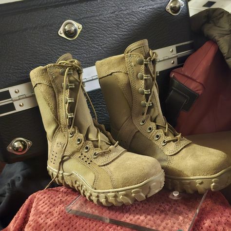 Brand New Vibram Rocky Boot With Steeltoe In Box Never Been Worn All Putpose 4/5 Uk 5.5 Us Unisex Military Tractical Safety Boot Desert Tan Wieght 5.1 Pounds Light Brown Boots, Vibram Shoes, Rocky Boots, Safety Boots, New Rock, Desert Boots, Moto Boots, Brown Boots, Design Inspo