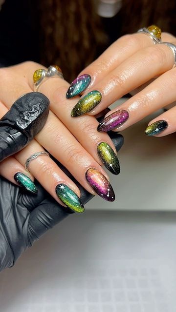 Learnah Starbuck on Instagram: "Magical ✨ I’m still not over these 🤩 @the_gelbottle_inc Jet black (one layer by the way!) Cat eye gel & white art gel. #nails #nailart #spacenails #space #stars #star #starnails #constelations #constelation #galaxynails #galaxy #cateye #cateyenails #cateyenailart #starnailart #gel #gelnails #inspo #nailinspo #u #as #naildesign #handpainted #autumnnails #autumnnailart #lovenails #blacknails #black" Halloween Cateye Nails, Cat Eye Star Nails, Cat Eye Galaxy Nails, Cat Eye Space Nails, Galaxy Cat Eye Nails, Black Cateye Nails, Cosmic Nail Art, Black Cat Eye Nails Design, Glow In The Dark Cat Eye Nails