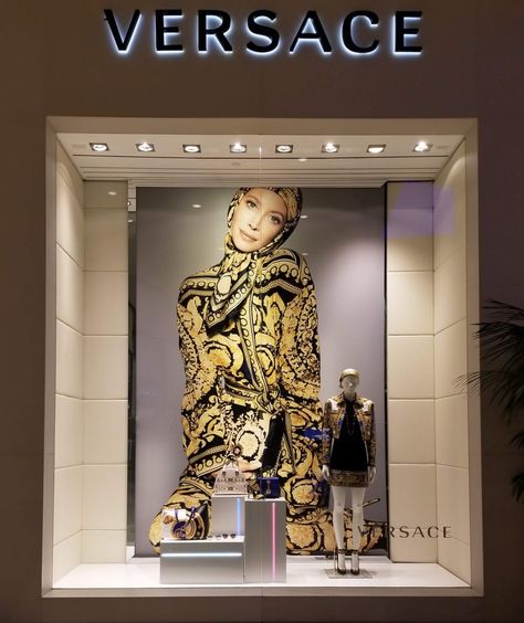 Versace window displays are always a treat! #versace #lasvegas Versace Window Display, Versace Store Aesthetic, Versace Aesthetic, Versace Store, Store Mannequins, Versace Design, Elegant Silk Dresses, Windows Display, Visual Merchandiser