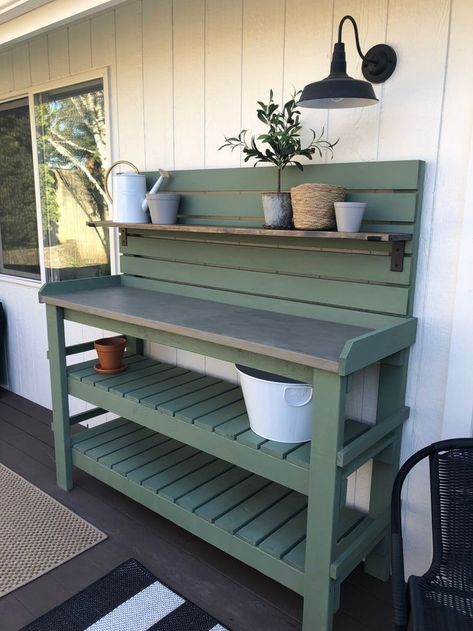 Jul 19, 2023 - I couldn’t wait to share the process of building this potting bench with you guys! It was so fun and I’m swooning over it! I am so excited to share it with you so you can build one for yourself. The plans should be super easy to customize. I built this potting bench when I… Potting Bench Ideas, Diy Potting Bench, Outdoor Potting Bench, Koti Diy, Potting Tables, Potting Table, Casa Country, Potting Bench, Tables Diy