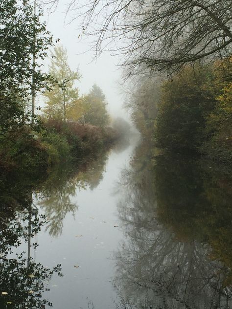 Kennet & Avon canal in November Canal Photography, American Pioneers, Water Board, Boat Living, Narrow Boats, Collage Photos, Canal Boats, Country Photography, Canal Boat