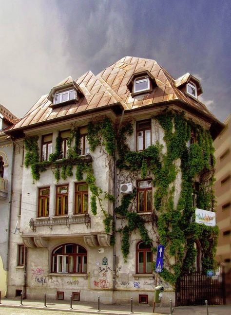 Romania Architecture, Big Ben, Romania, House Styles, Architecture, Building, Travel, Home Decor, Tela