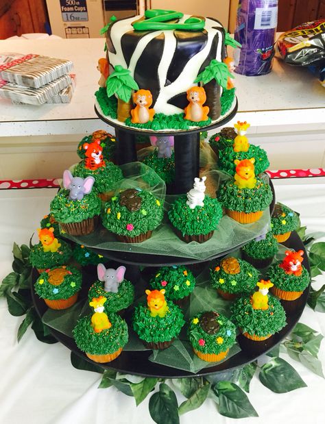 Jungle themed, chocolate and strawberry cupcake and top cake 3 tier! Two year olds birthday. Marshmallow fondant easy to make and sweet to eat! Animal Baby Shower Cake, Jungle Cupcakes, Cake 3 Tier, Festa Safari Baby, Christening Cupcakes, 15th Birthday Cakes, Boys 1st Birthday Cake, Zoo Birthday Party, Chocolate And Strawberry