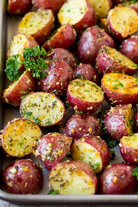 These roasted red potatoes are coated in garlic, herbs and parmesan cheese, then oven baked to golden brown perfection. Potatoes With Herbs, Parmesan Dinner, Parsley Oil, Oven Roasted Red Potatoes, Potatoes Dinner, Red Potato Recipes, Red Potato, Roasted Red Potatoes, Potato Dinner