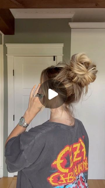 TORIE BLISS on Instagram: "The perfect messy bun everytime ❤️‍🔥🖤⛓️" 90s Messy Updo, Messy Bun Hairstyles For Short Hair, Cute Messy Bun Tutorial, Cute Casual Updos, Long Fine Hair With Layers, Messy Bun Tutorial For Medium Hair, Messy Top Knot Bun, Easy Messy Buns For Long Hair, Long Hair Messy Bun