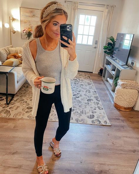 Cute Lounge Outfits, Lounge Outfits, Errands Outfit, Cozy Outfits, 30 Outfits, Summer Outfits For Moms, Lounge Outfit, Legging Outfits, Cute Comfy Outfits