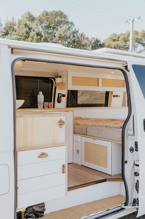 Toyota Hiace Campervan Interior, Hiace Van Conversion, Toyota Hiace Campervan, Hiace Camper, Van Inspiration, Toyota Camper, Kangoo Camper, Caddy Van, 4x4 Camper Van