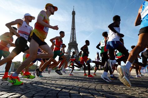 18/34]  Athletes run past the Eiffel Tower during the men's marathon. REUTERS/Piroschka Van De Wouw  PARIS, France Paris Marathon, Chicago Marathon, Paris Summer, The Eiffel Tower, Summer Olympics, Mind Body, Paris France, The Man, Eiffel Tower