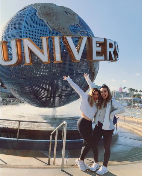 You can't not take a picture with the Universal Orlando globe. Amiright? (IG Cred: @ maccisneros) Universal Friend Pictures, Universal With Friends, Orlando Photos, Bff Pics, Disney Photo Ideas, Disneyland Pictures, Universal Studios Orlando, Vacation Planner, Disney Photos