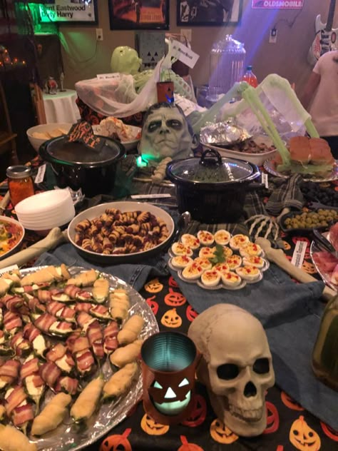 Halloween Dinner Setup, Halloween Table Set Up, Halloween Food Table Display, Halloween Party Set Up, Halloween Party Table Setup, Halloween Dinner Party Table, Halloween Table Decorations Party, Superstition Party, Scary Halloween House