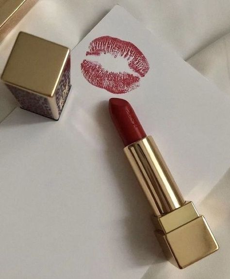 Rita Skeeter, Lipstick Tutorial, Lipstick Stain, Beauty Products Photography, Gold Aesthetic, Mischief Managed, Red Lipstick, Red Aesthetic, Pretty Little Liars