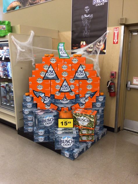 Beer Display Ideas, Halloween Grocery Store Display, Beer Display Ideas Retail, Beer Growler Display, Grocery Display, Alcohol Display, Beverage Display, Fall Beers, Beer Display