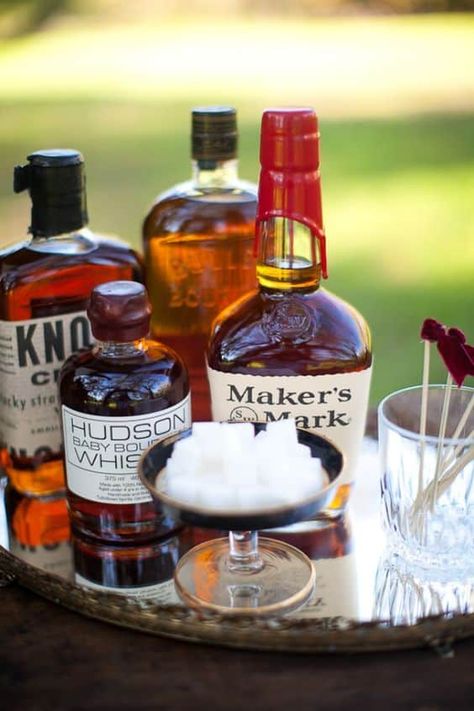 How to Throw an Epic Bourbon Tasting Party? Bourbon Bar Ideas, Bourbon Tasting Party, Whiskey Bar Wedding, Bar Wedding Ideas, Bourbon Party, Whiskey Tasting Party, Oven Fries, The Distillers, Bourbon Recipes