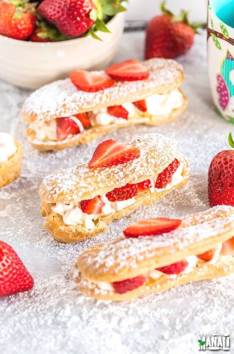 Homemade Eclairs, Eclair Cream, Dessert Mousse, Eclair Recipe, Cream Puff Recipe, Homemade Donuts, Fresh Strawberries, Eclairs, Donut Recipes