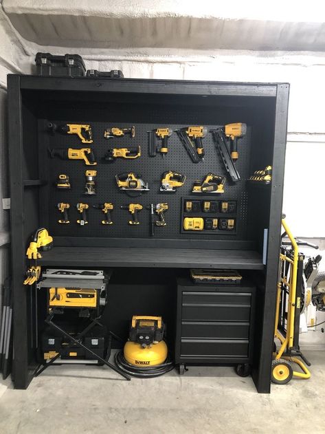 Garage Workshop Layout, Diy Garage Work Bench, Man Cave Ideas, Garage Storage Inspiration, Garage Workshop Plans, Diy Garage Storage Cabinets, Garage Design Interior, Garage Workshop Organization, Garage Atelier