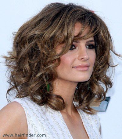 Stana Katic - Medium length hairstyle with root lift Chunky Curls, Layers And Wispy Bangs, Medium Length Hairstyle, Wispy Bangs, Mid Length Hair, Stana Katic, Perm, Hairstyles With Bangs, Medium Length Hair Styles