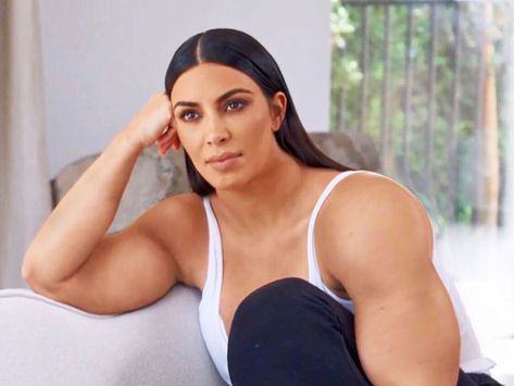 Kim Kardashian has very muscular arms in a new hilarious 'Gym Kardashian' meme and it's going viral Kim Meme, Kim Kardashian Meme, Funny Celebrity Memes, Kardashian Memes, Meme Show, Celebrity Memes, K Meme, Reality Tv Stars, Kim K