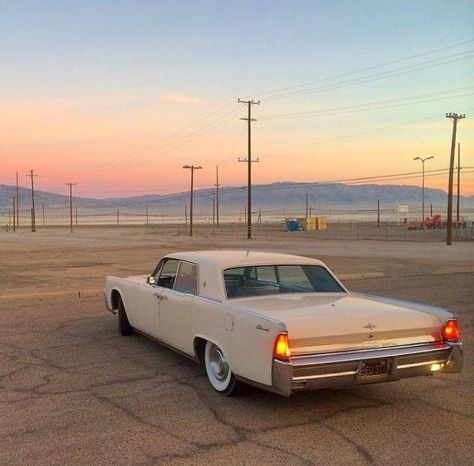 Auto Retro, Carros Vintage, Desert Life, Classy Cars, Pretty Cars, Cars 3, Beige Aesthetic, Car Ride, Japanese Cars