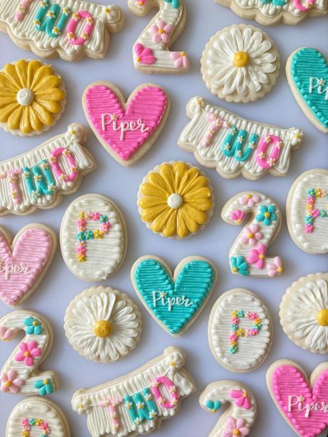 Buttercream Decorated Cookies, Birthday Sugar Cookies Decorated, Sugar Cookie Buttercream Frosting, Buttercream Sugar Cookies, Buttercream Frosting Cookies, Sugar Cookies Birthday, Birthday Sugar Cookies, Buttercream Cookies, Cookie Recipes Decorating