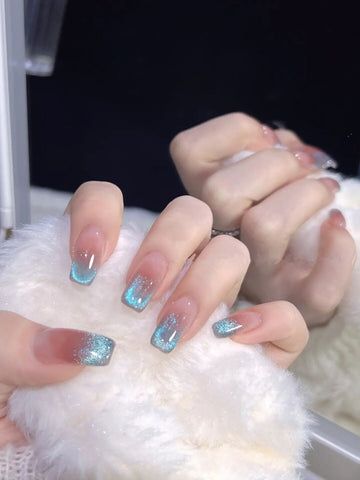 Nails 2023 Trends Cat Eye, Blue Ombre Cat Eye Nails, Simple Nail Art Spring, Cat Eye Nails 2023, Cat Eye Douyin Nails, Cat Eye Gradient Nail, Cats Eye Ombre Nails, Cat Eye Ombre French Nails, Gradient Cat Eye Nails