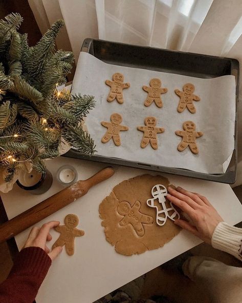 Christmas Dreaming, Deco Nature, Cosy Christmas, Ginger Cookies, Christmas Feeling, 12 December, Christmas Inspo, Warm Christmas, Christmas Wonderland