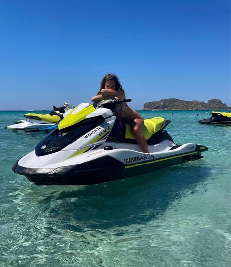 Ski Pictures Instagram, Jetski Aesthetic, Ski Pictures, Ski Aesthetic, Summer Picture Poses, Photos Inspo, Vacation Mood, Jetski, Ig Feed