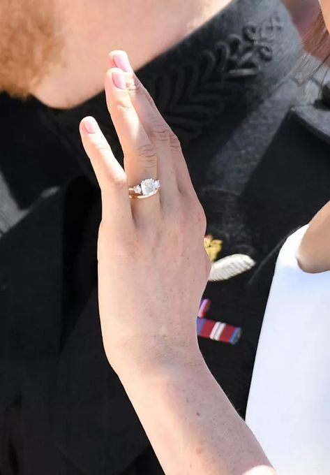 Meghan Markle Wedding Ring, Meghan Markle Ring, Meghan Markle Engagement Ring, Meghan Markle Engagement, Heirloom Engagement Rings, Harry And Meghan Wedding, Meghan Markle Wedding, Marble Rings, Engagement Ring And Wedding Band