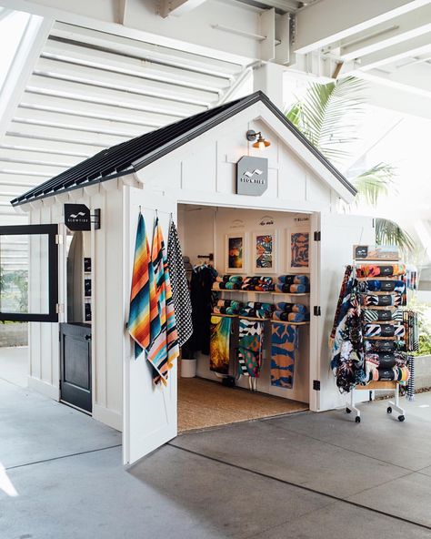 Shed Retail Store, Beach Pop Up Store, How To Display Towels, Bath Display, Retail Kiosk, Boutique Store Displays, Welcome To The Neighborhood, Clothing Store Displays, Pacific City