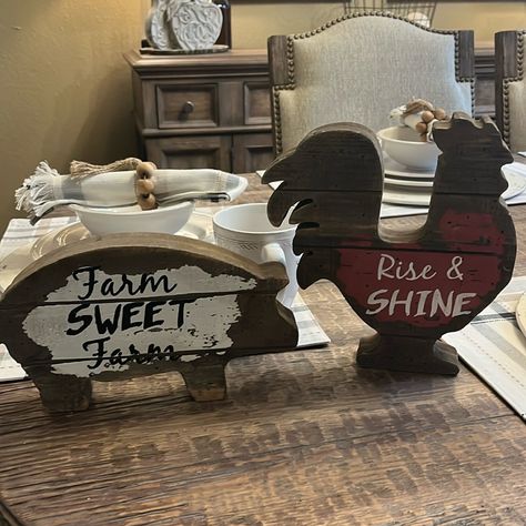 New With Tags!! Hobby Lobby Wooden Rooster And Pig, Wording Is Farm Sweet Farm And Rise And Shine! So Cute And Rustic For Your Kitchen Or Dining Area! Cookie Jar Decoration, Galvanized Cake Stand, Hobby Lobby Kitchen, Country Farmhouse Decor Kitchen, Hobby Lobby Home Decor, Wooden Rooster, Winter Plates, Kitchen Color Red, Farm Sweet Farm