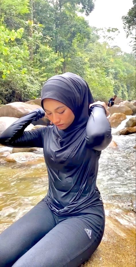 Melayu Padu, Awek Melayu, Hijab Teen, Egirl Style, Awek Tudung, Seluar Ketat, Modern Hijab Fashion, Yoga Tights, Fitness Wear Outfits